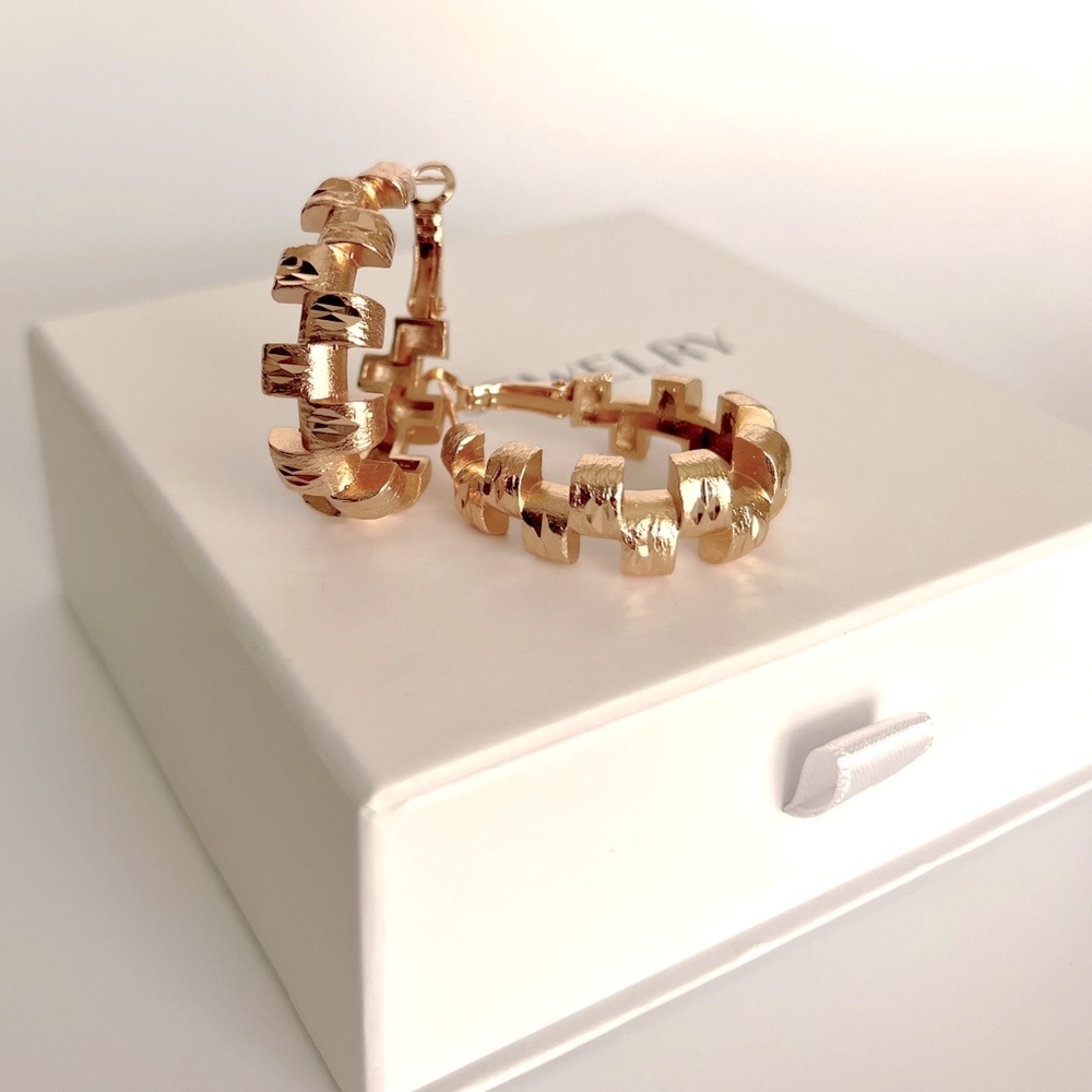 Chunky Hoop Earrings 18k Gold Plated Special Design Luxury  Jewelry - Picture 3 of 11